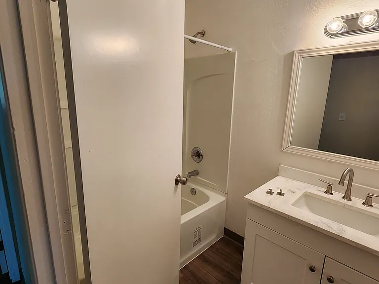 228 W 22nd St #1 — Photo 15