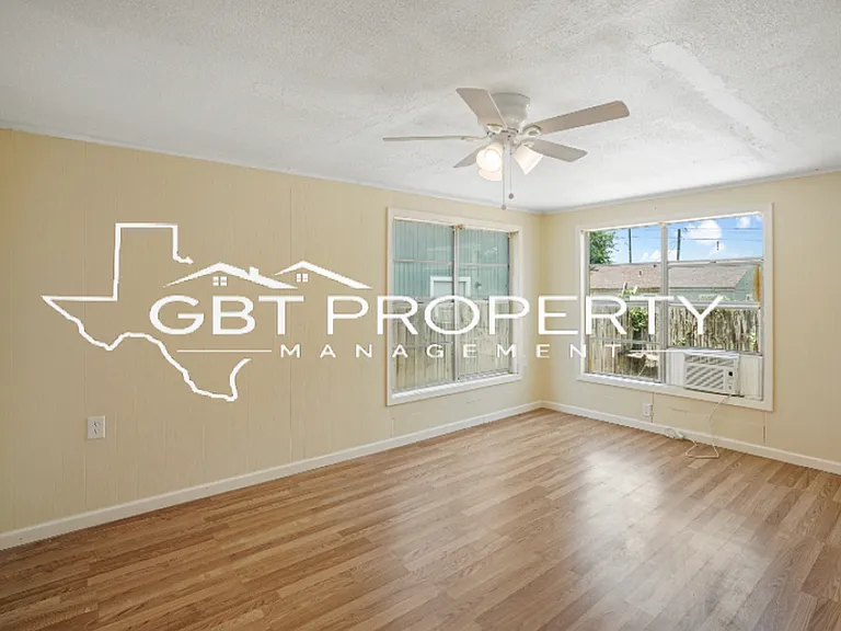 2342 Howard St — Photo 15