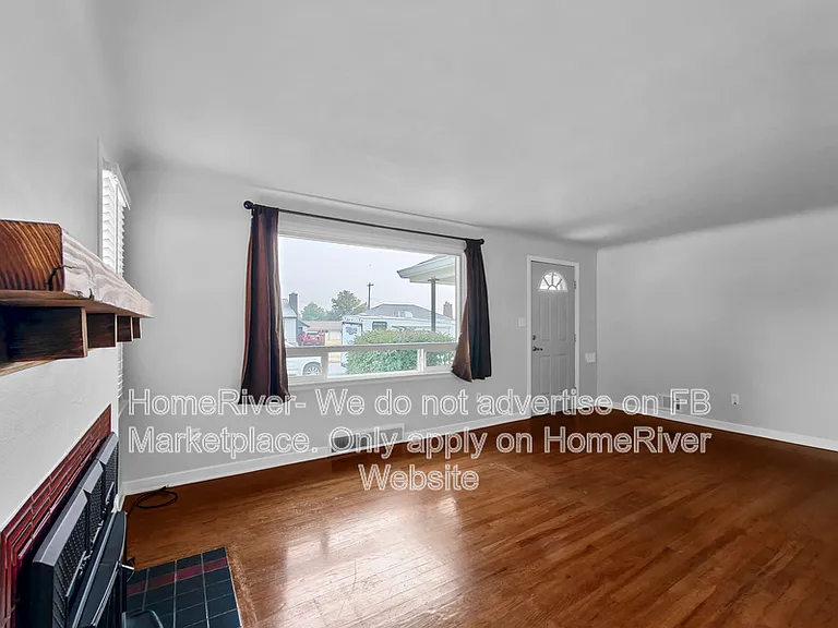 2704 W Hoffman Ave — Photo 2