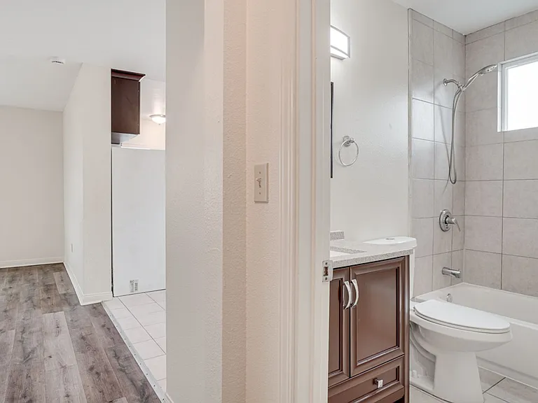 3846 Van Dyke Ave — Photo 14