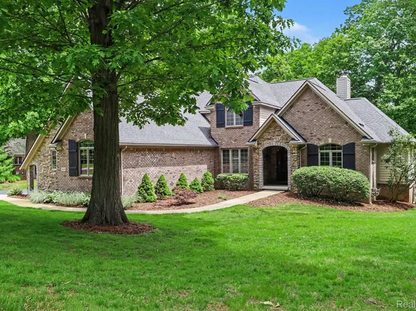 10490 Deer Ridge Trl, Holly, MI 48442