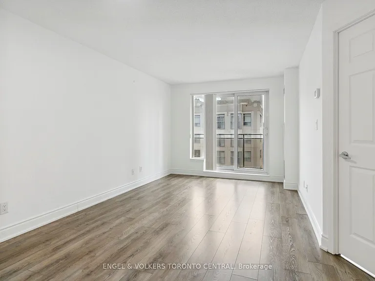 19 Barberry Pl #711 — Photo 17