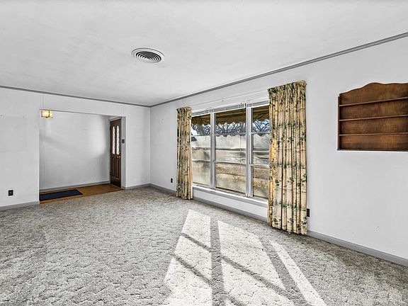 4th image of 1017 Glenwick Ln