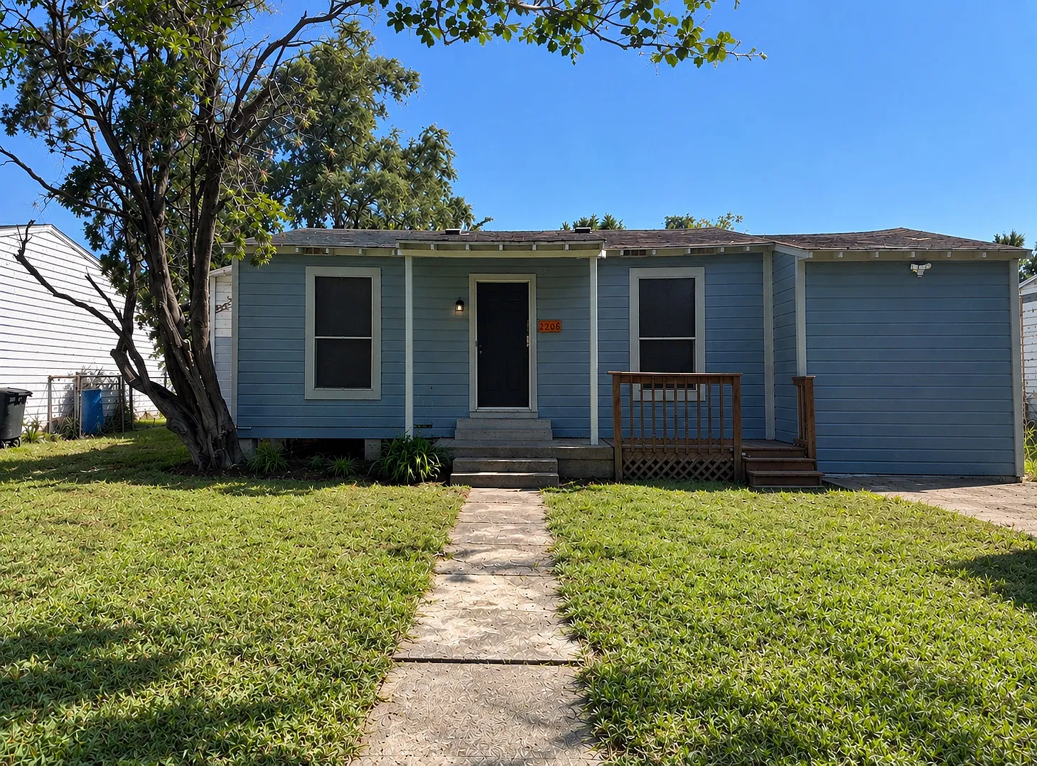 3 bed, 1124 sqft, $1,549 — Photo 1