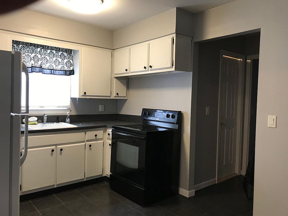 1st image of 74 Wolverine St Floor 1