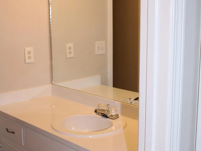 1386 Williamsburg Ln — Photo 26