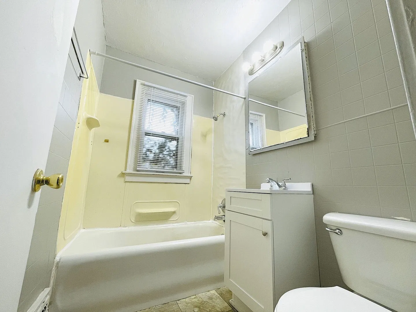 2 bed, 1.0 bath, 1130 sqft, $1,098 — Photo 4