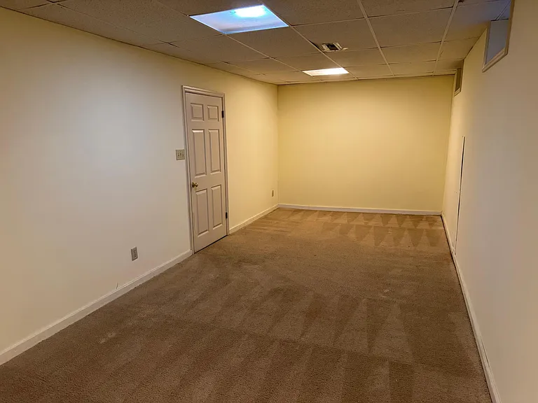 240 Chippendale Cir — Photo 38