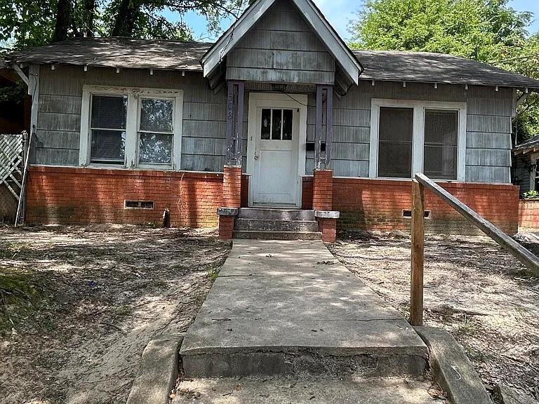 508 W Elk St — Photo 1
