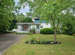 432 Brook Forest Dr, South Toms River, NJ 08757