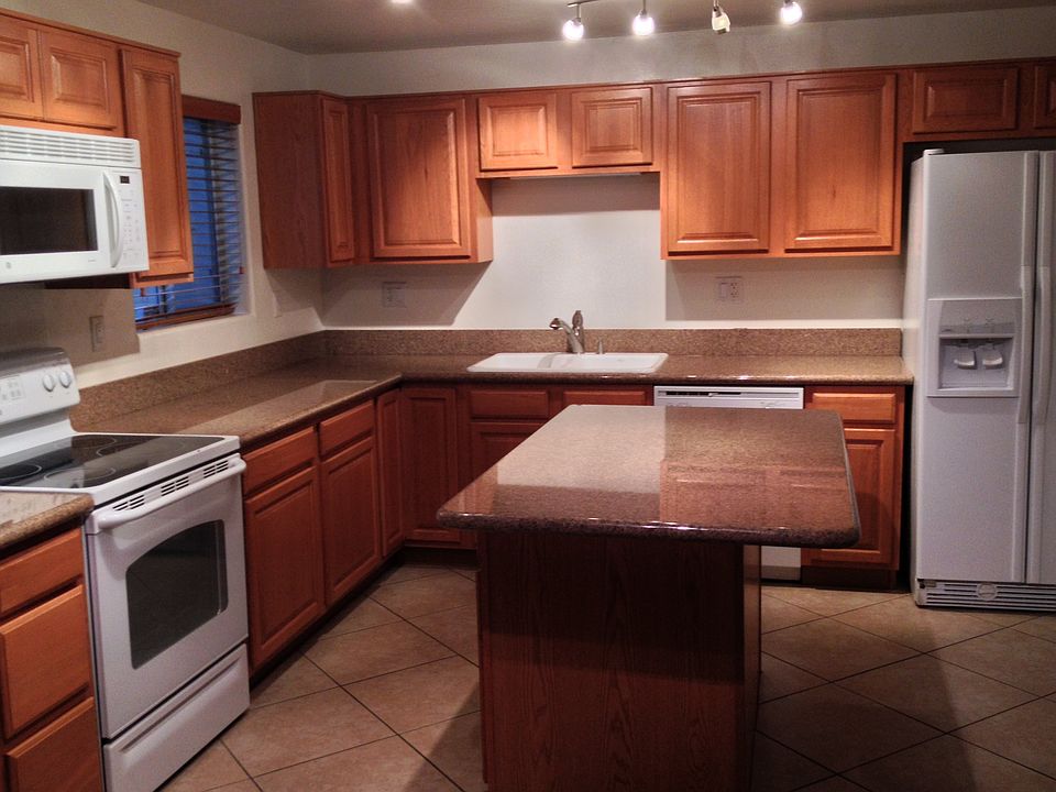 Beautiful Kitchen Granit Tops