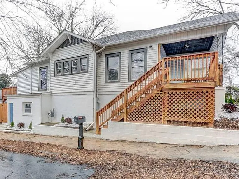 1545 Westview Dr SW — Photo 2
