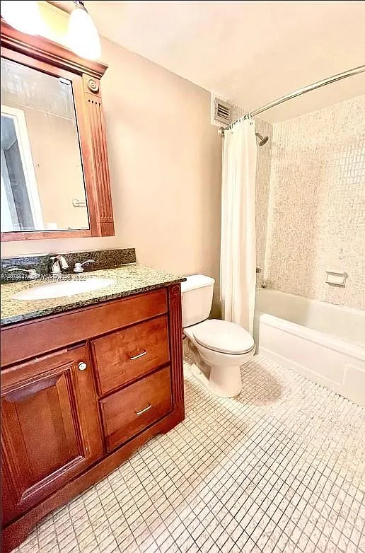 Desoto Park Condo — Photo 3