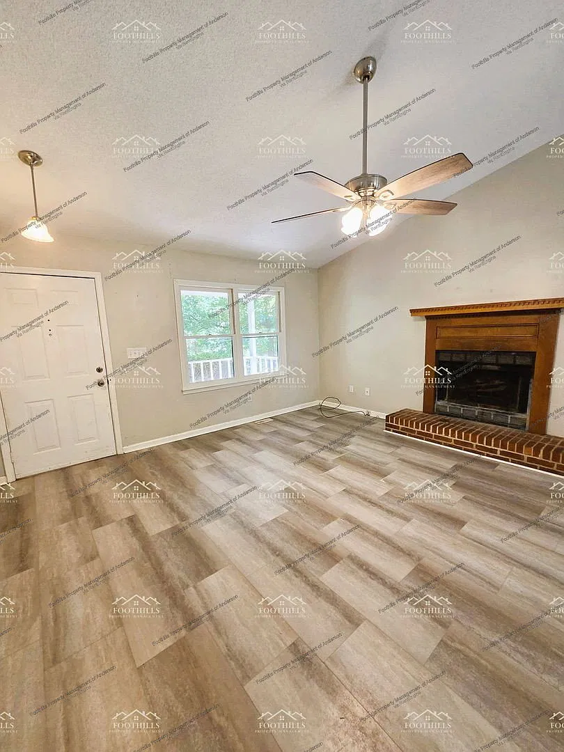 3 bed, 2.0 bath, 1142 sqft, $1,495 — Photo 4
