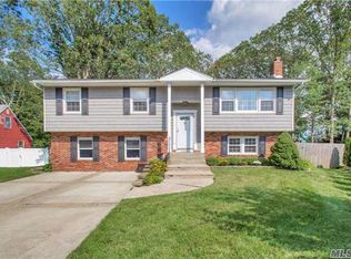 25 Kennedy Dr, Centereach, NY 11720