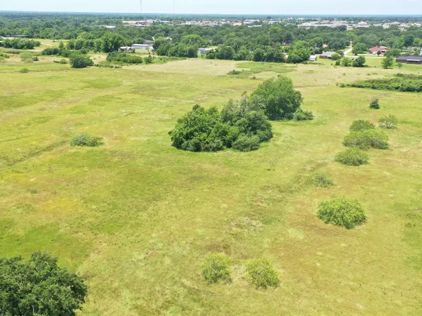 381 Paddock Dr #B, Mabank, TX 75156
