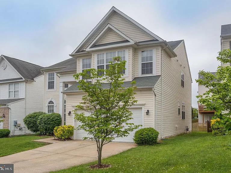 411 Hanrahan Ct SE — Photo 3