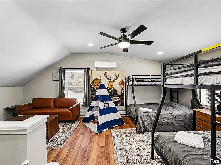710 Hartland Dr — Photo 32