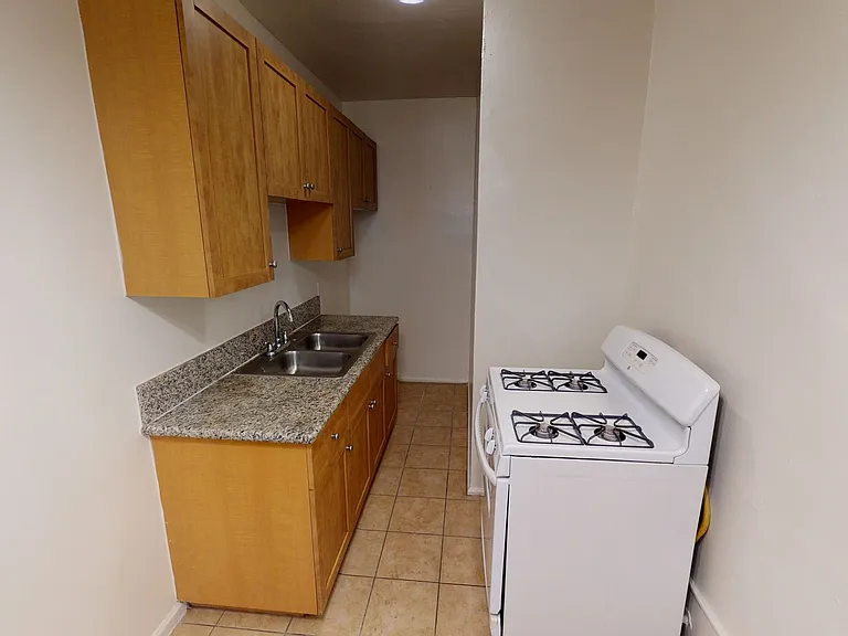 Saint Andrews Manor Apartments — Photo 15