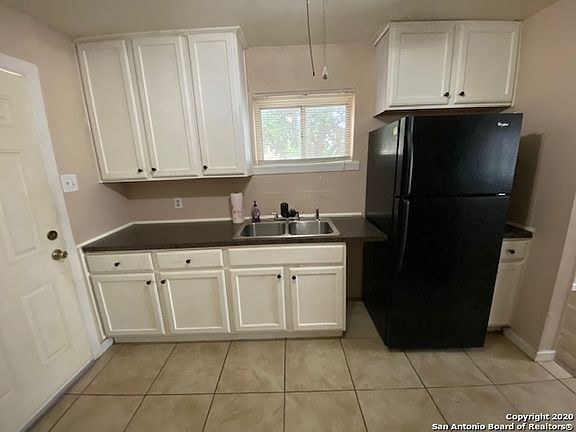 3rd image of 414 Garnett Ave APT 1