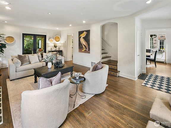 3rd image of 529 McGilvra Boulevard E