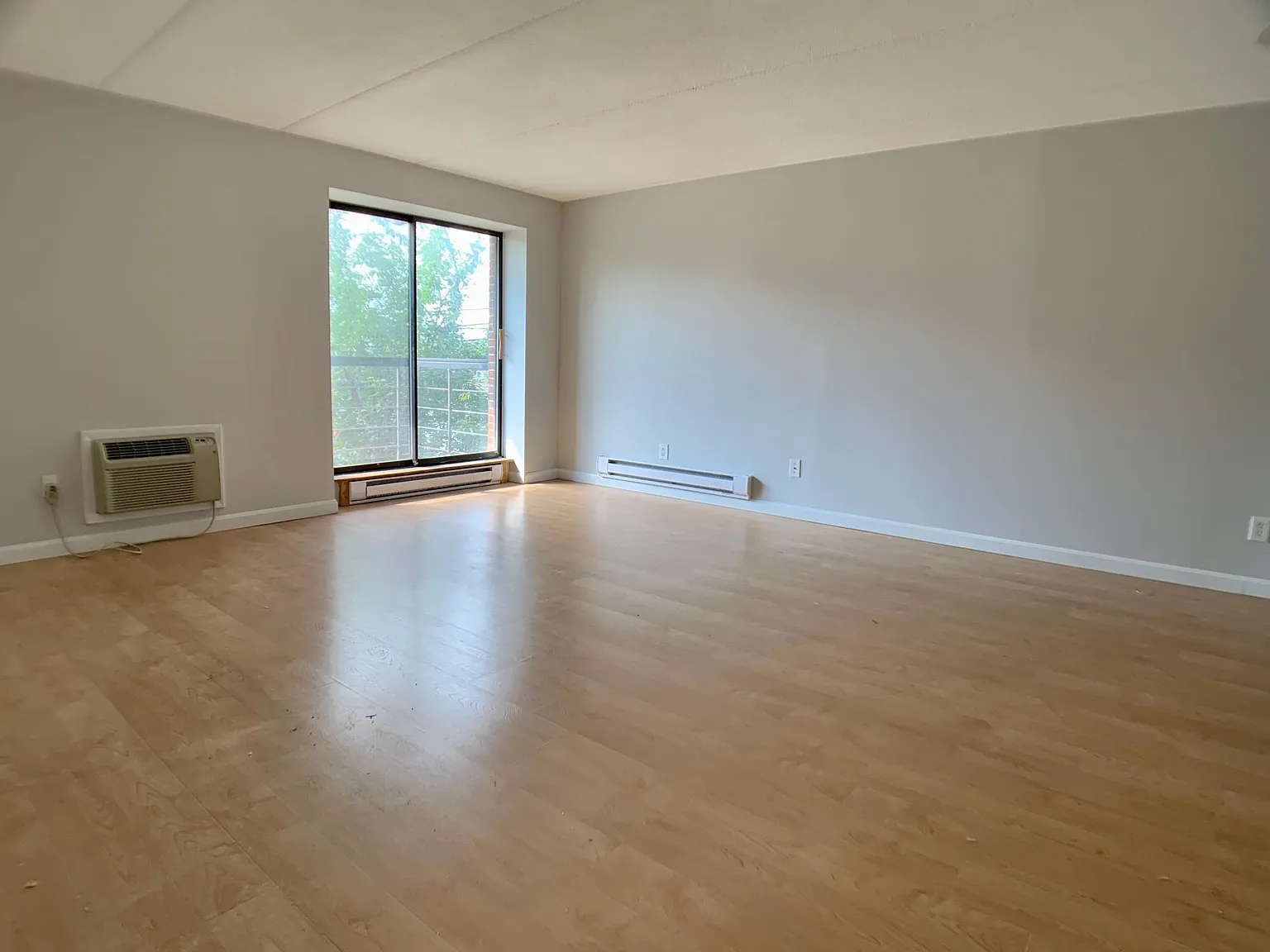 2 bed, 765 sqft, $2,200 — Photo 2
