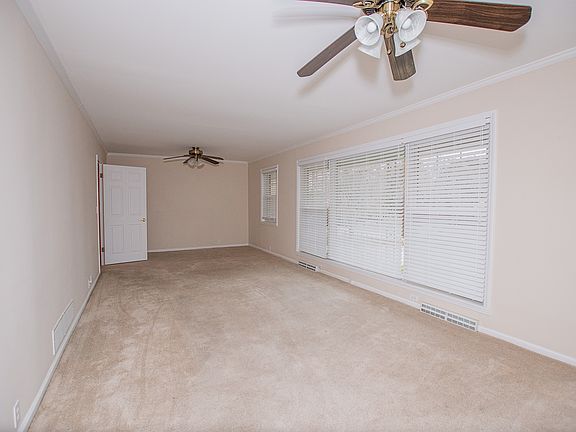 3rd image of 309 Cherry Hill Dr