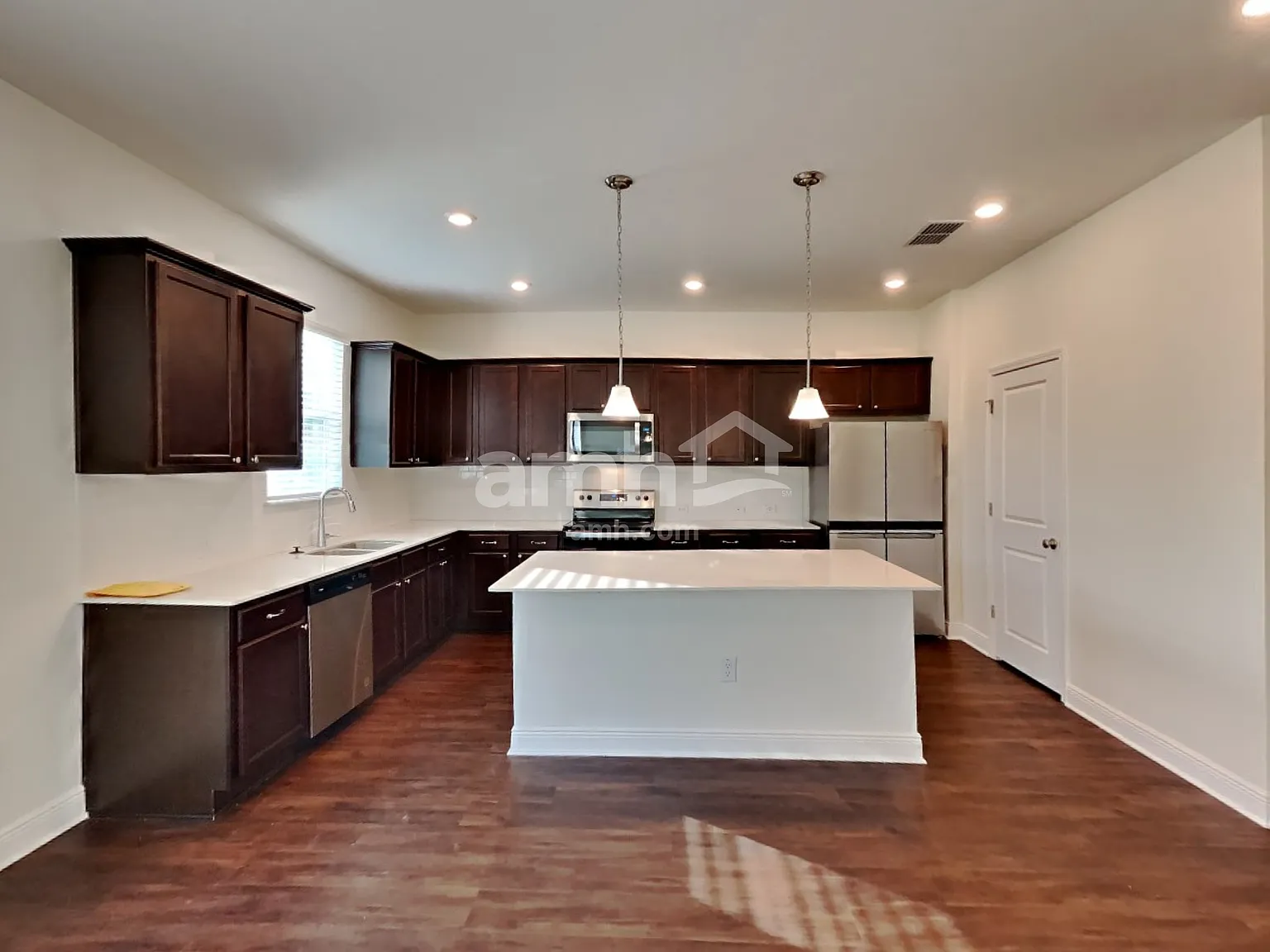 4 bed, 2.5 bath, 2449 sqft, $2,870 — Photo 3