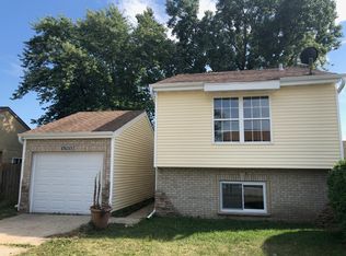30W001 Danbury Dr, Warrenville, IL 60555