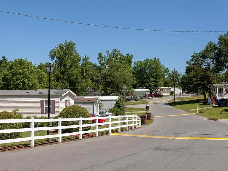 Woodlake (NC) — Photo 10
