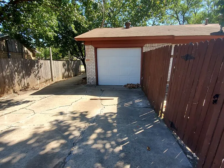 3025 Lambert Dr — Photo 1