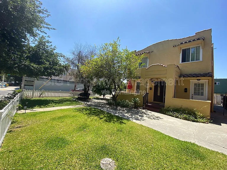 1250 E Villa St — Photo 22