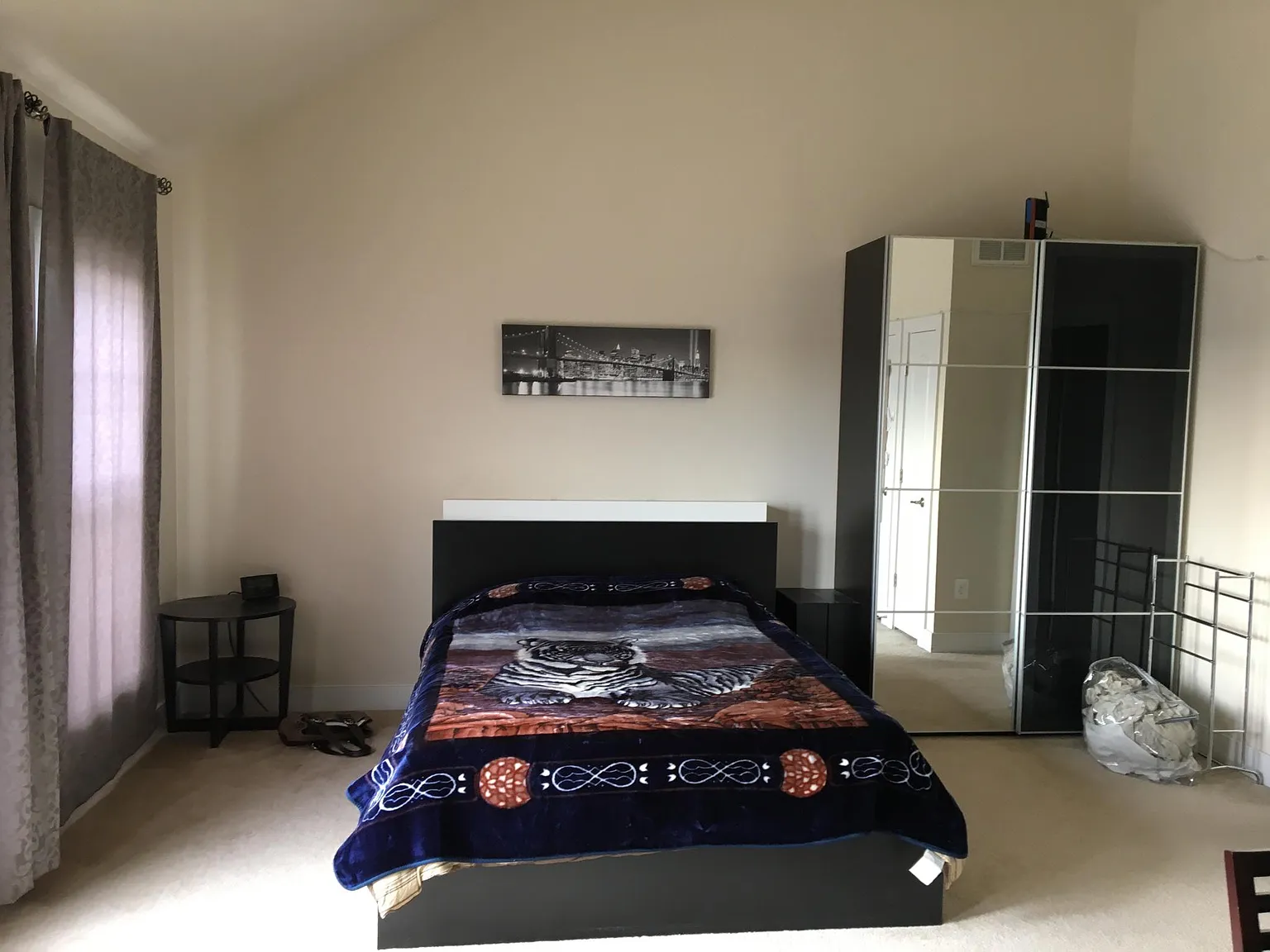1 bed, 1.5 bath, 1100 sqft, $1,300 — Photo 2