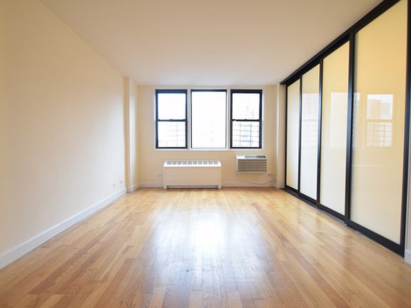 The Capri - Living Room - GCC-08G