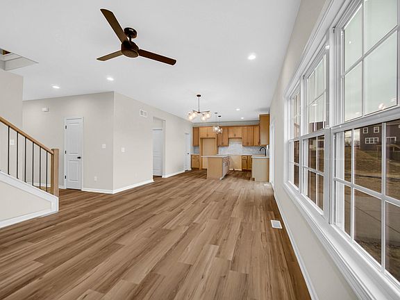 3rd image of 50 Annetto Ct