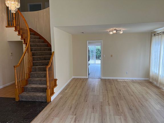 5th image of 1910 White Oaks Rd