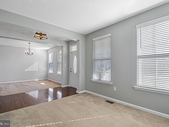 5th image of 605 Socrates St