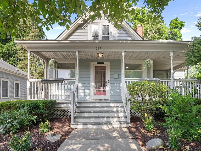 227 West St — Photo 1