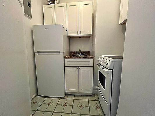 2nd image of 245 Seaman Ave #3J