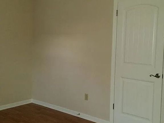 5th image of 102 Ashland Ter
