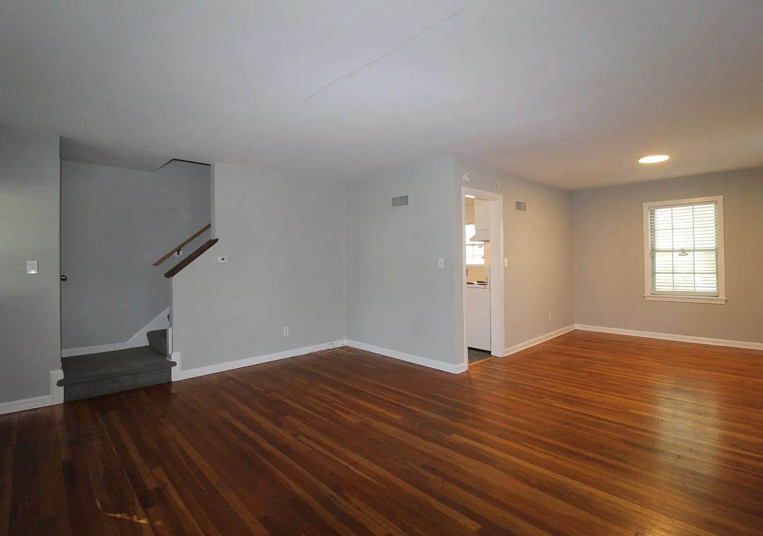 November FREE On This 2 Bedroom 1 Bath Duplex In The Waldo Area — Photo 4