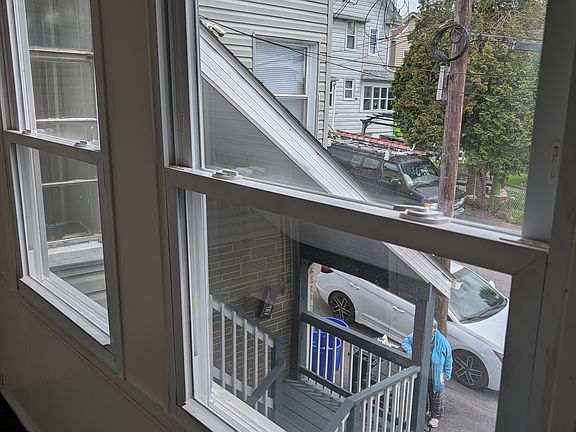 5th image of 315 W 11th St #315B