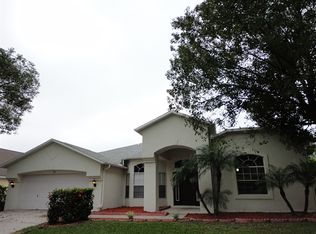 414 Country Vineyard Dr, Valrico, FL 33594