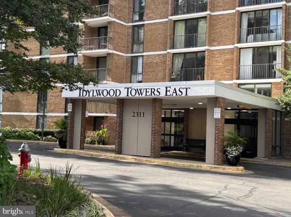 2311 Pimmit Dr APT 817, Falls Church, VA 22043