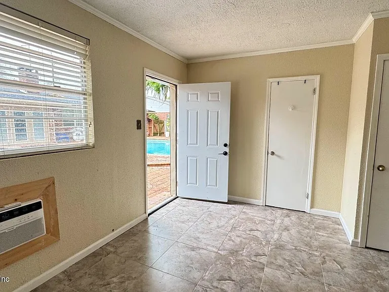 5557 Floral Ave — Photo 17