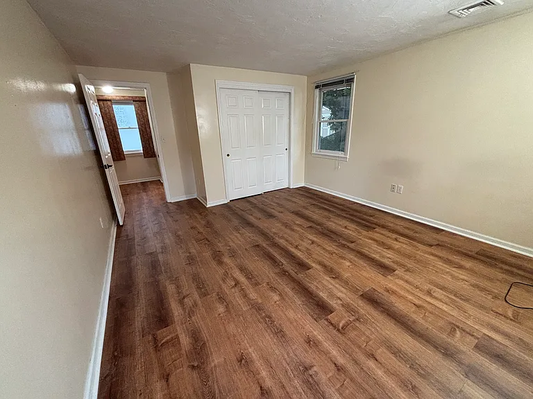 118 Montclair Ave — Photo 7