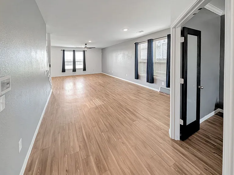 1328 Ventura Creek Dr — Photo 2