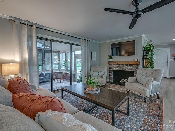 3rd image of 102 Belwood Dr