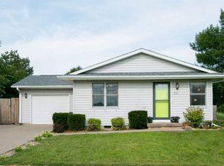 925 Prairie Ridge Rd, North Liberty, IA 52317