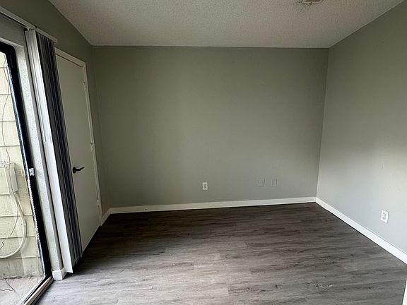 4th image of 932 S Dearborn Way APT 18